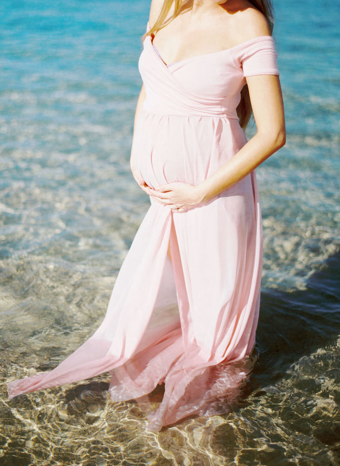 Kauai Island Babymoon {Kauai, Hawaii Underwater Maternity Photography