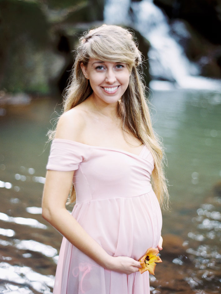 Kauai Island Babymoon {Kauai, Hawaii Underwater Maternity Photography