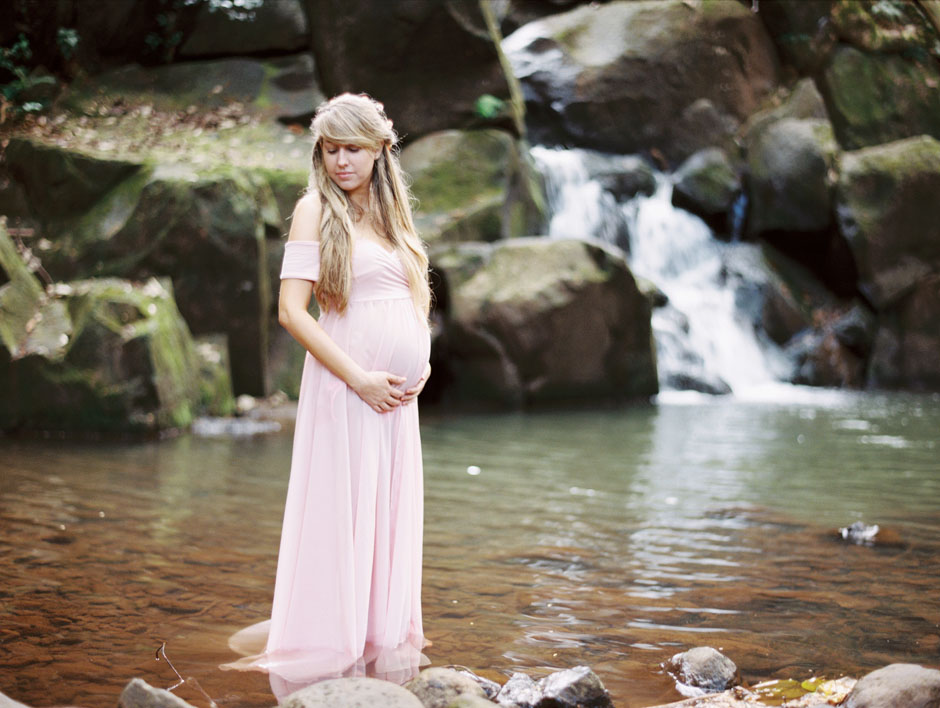 Kauai Island Babymoon {Kauai, Hawaii Underwater Maternity Photography